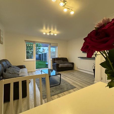Spacious 3 Bedroom Home, With Private Driveway 5 Minutes From Excel Centre & Custom House London Exteriör bild