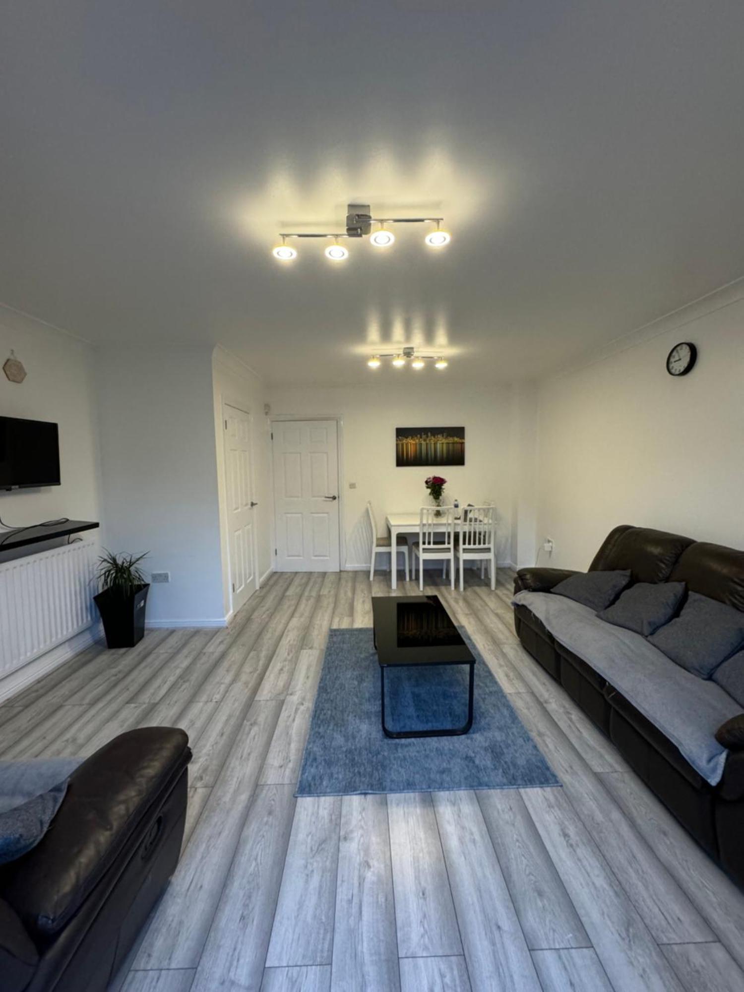 Spacious 3 Bedroom Home, With Private Driveway 5 Minutes From Excel Centre & Custom House London Exteriör bild