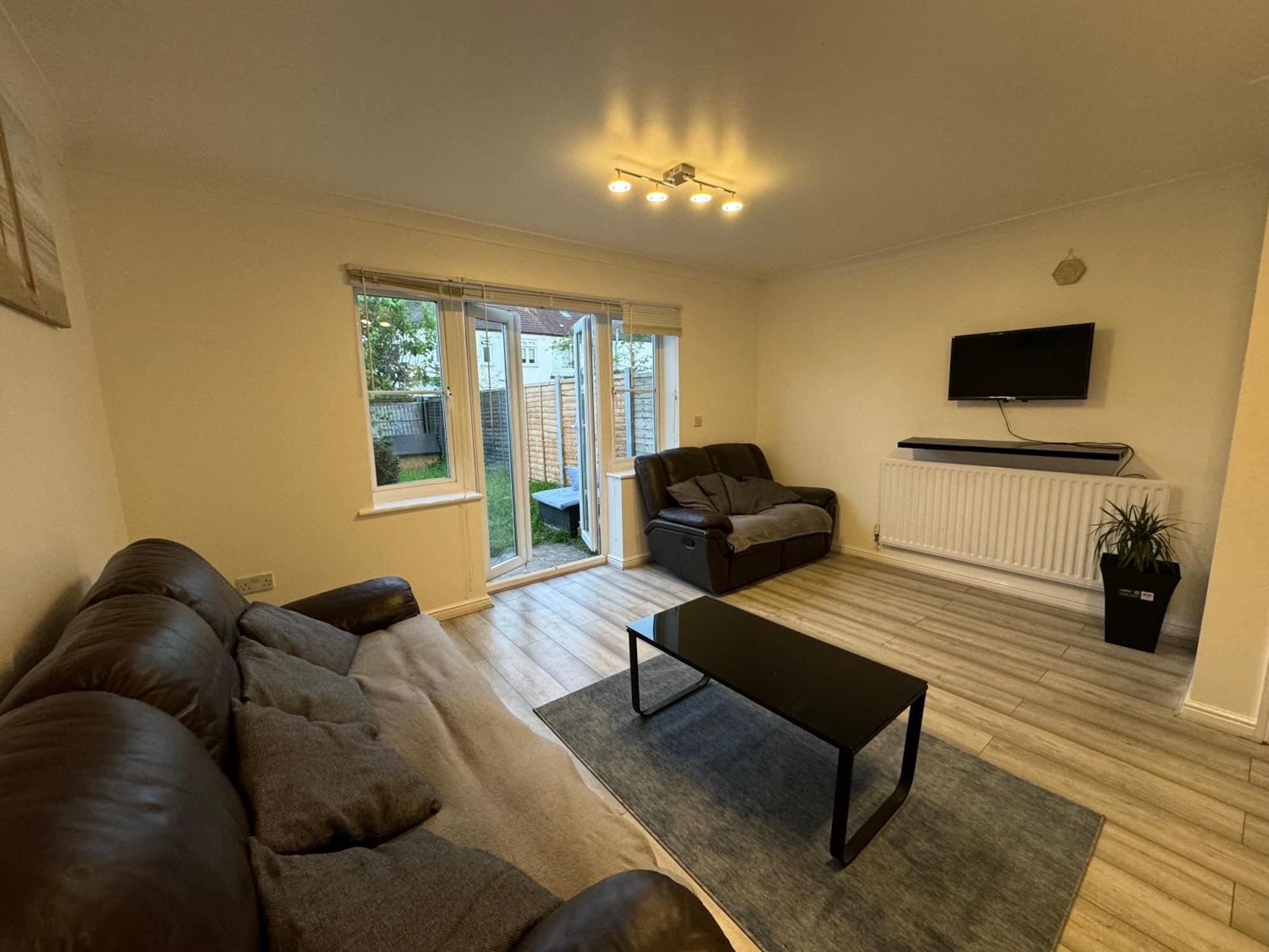 Spacious 3 Bedroom Home, With Private Driveway 5 Minutes From Excel Centre & Custom House London Exteriör bild