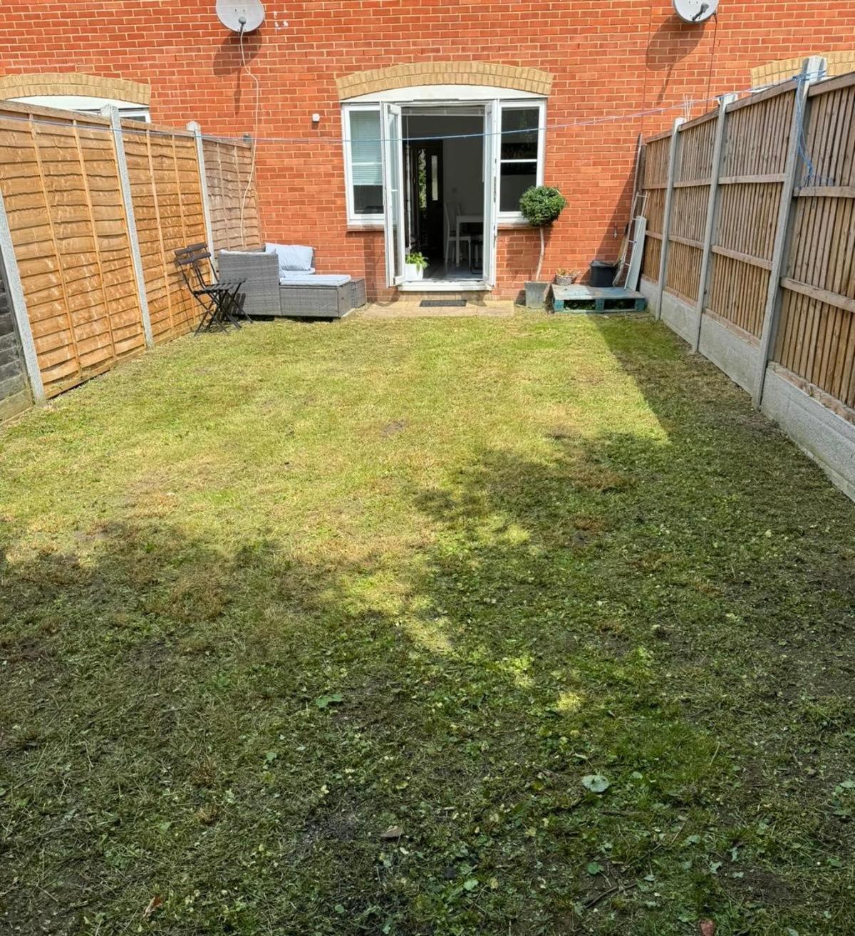 Spacious 3 Bedroom Home, With Private Driveway 5 Minutes From Excel Centre & Custom House London Exteriör bild